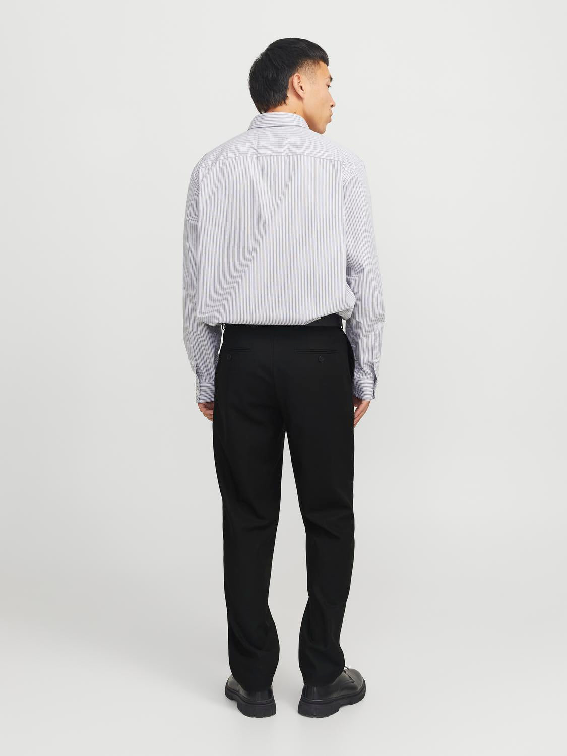 model_shot-back