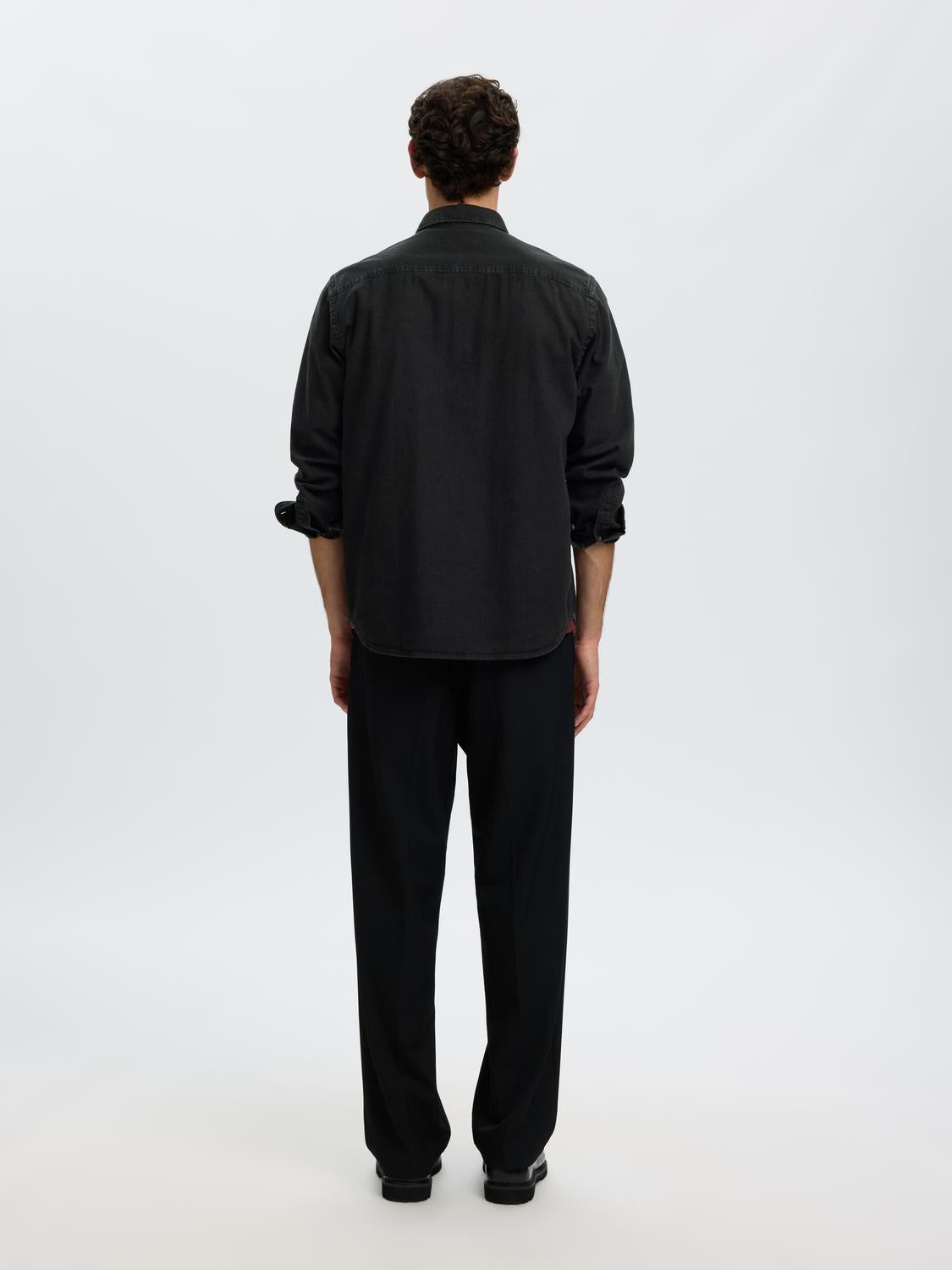 model_shot-back