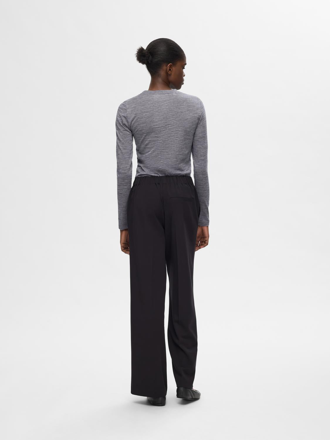 model_shot-back