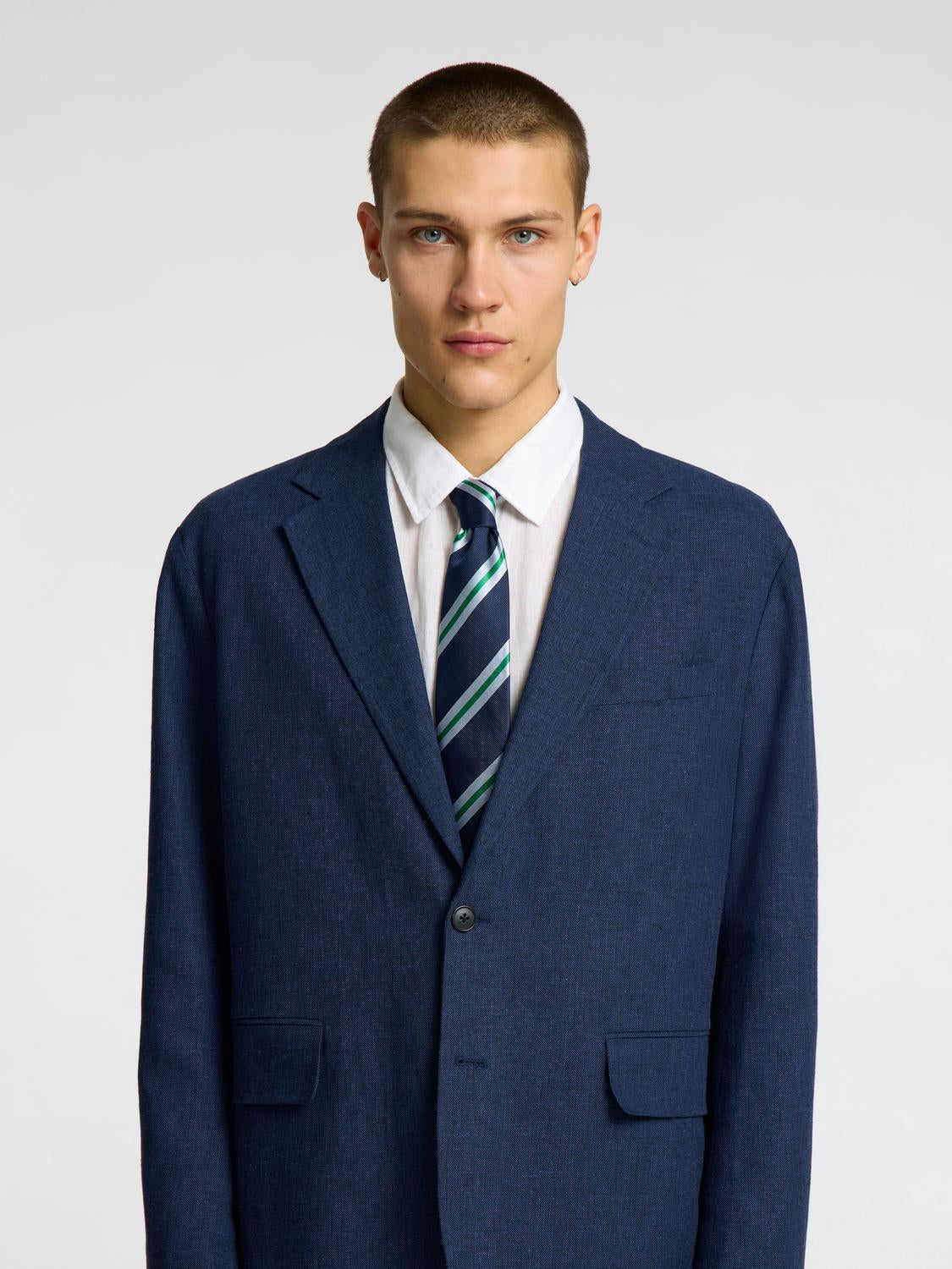 model_shot-front
