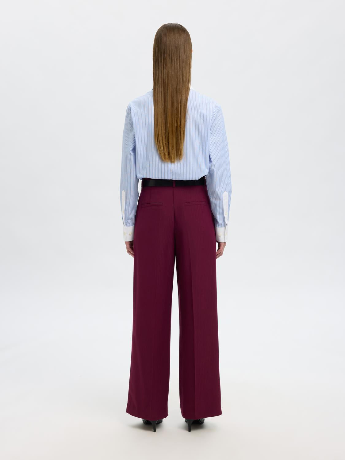 model_shot-back