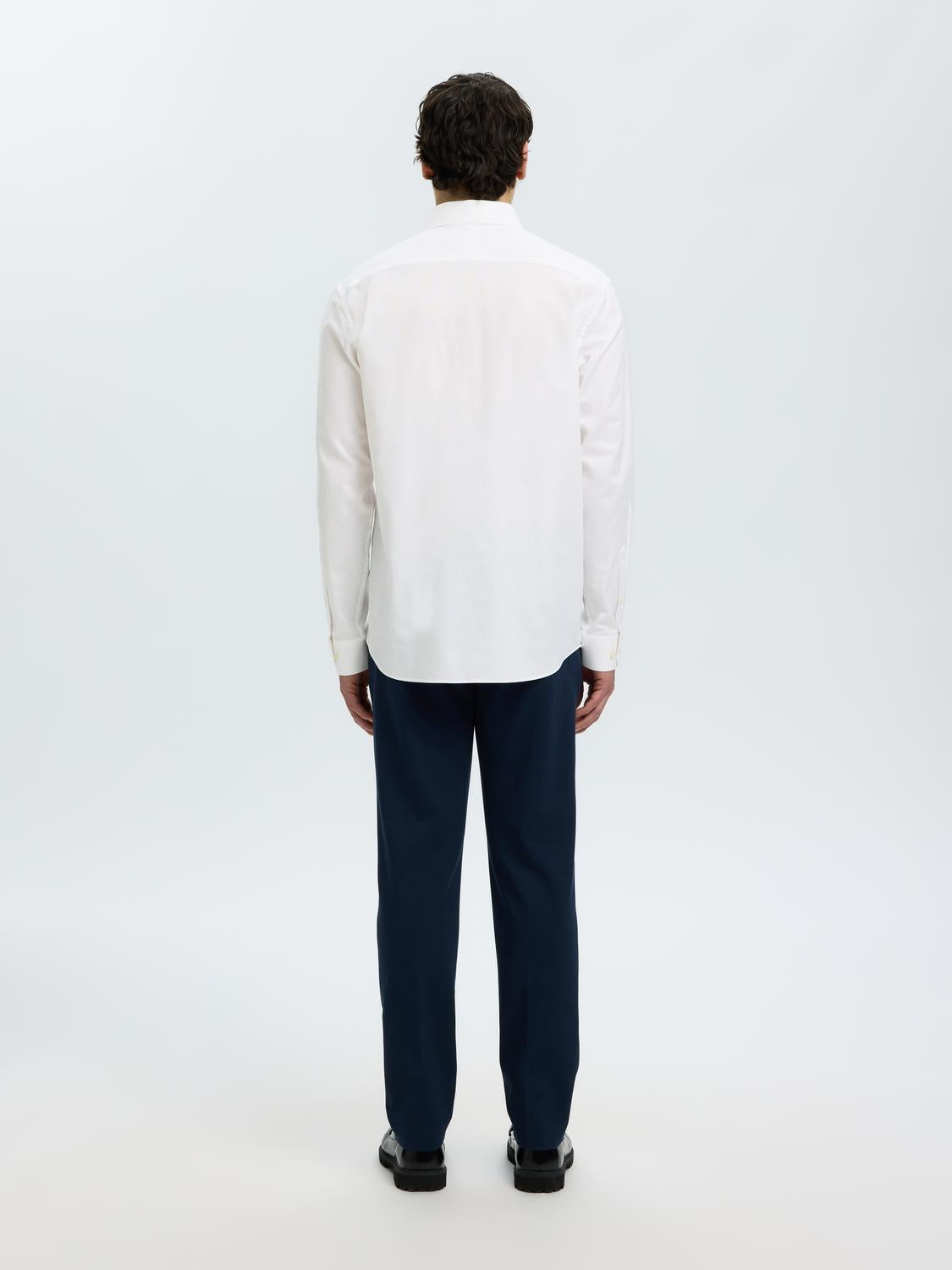 model_shot-back