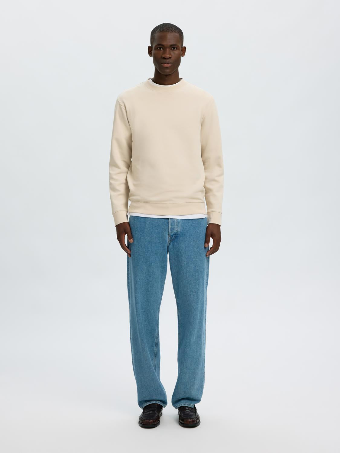model_shot-front_full