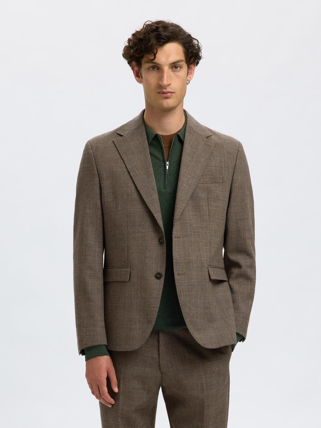 model_shot-front