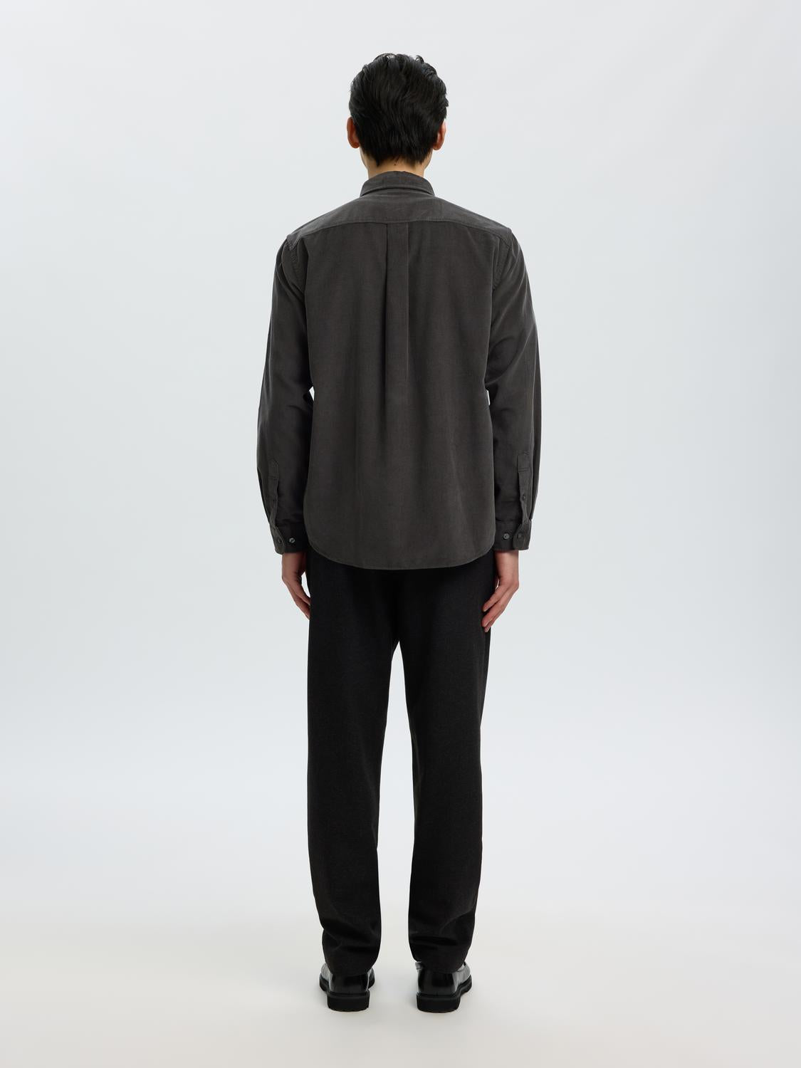 model_shot-back