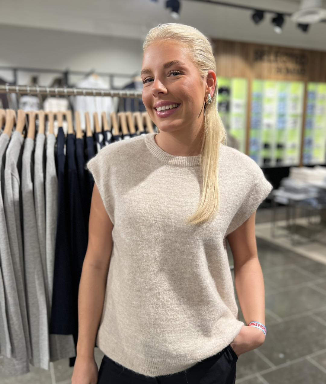 Lulu Strikket Vest - Beige/ Birch