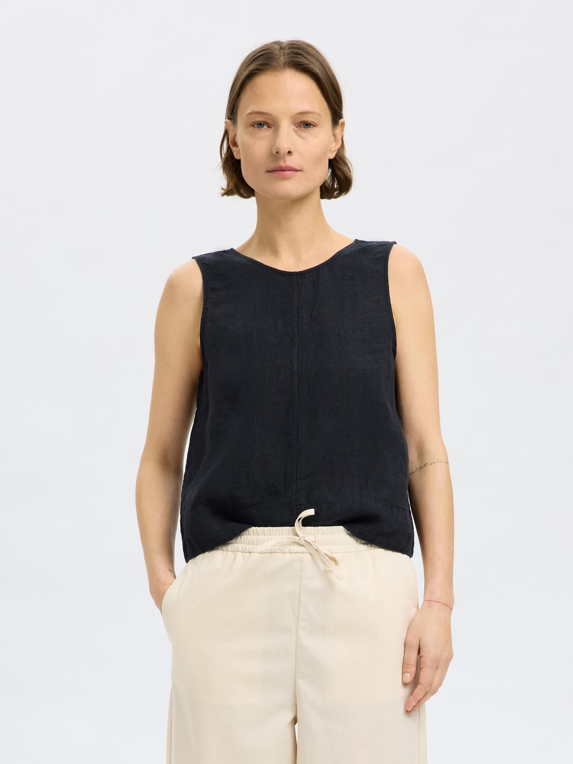 model_shot-front