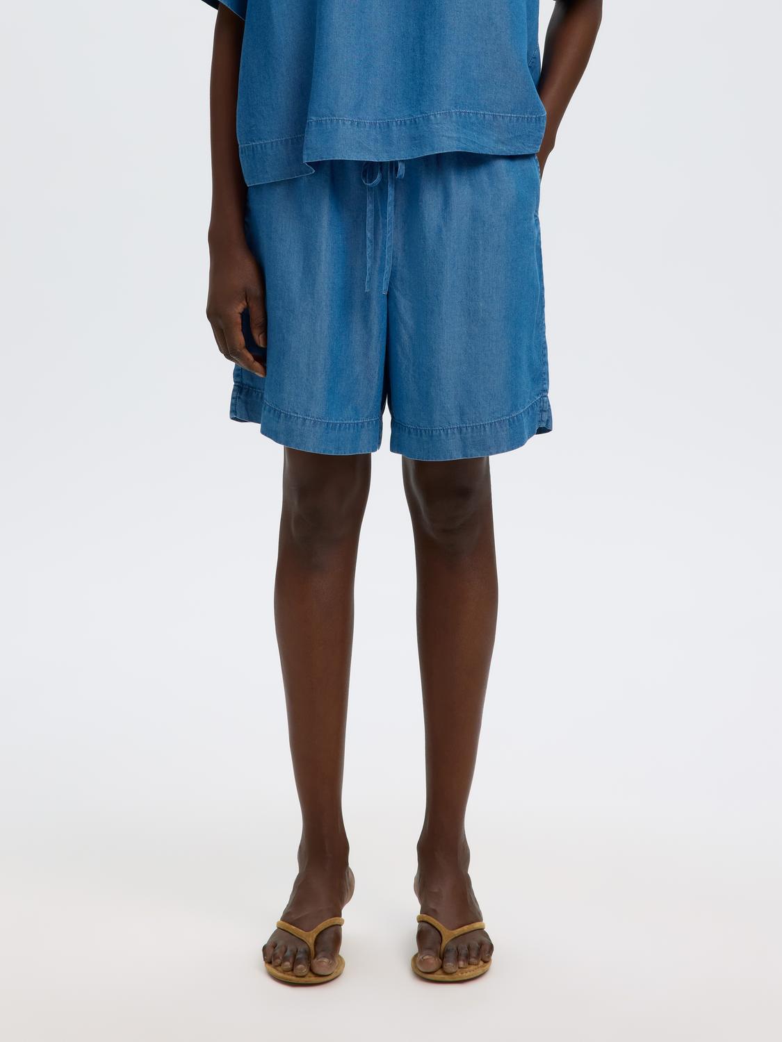 model_shot-front