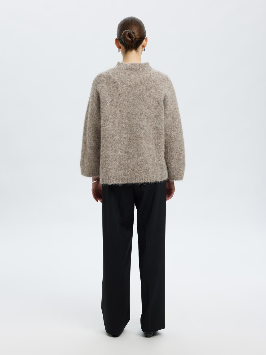 model_shot-back