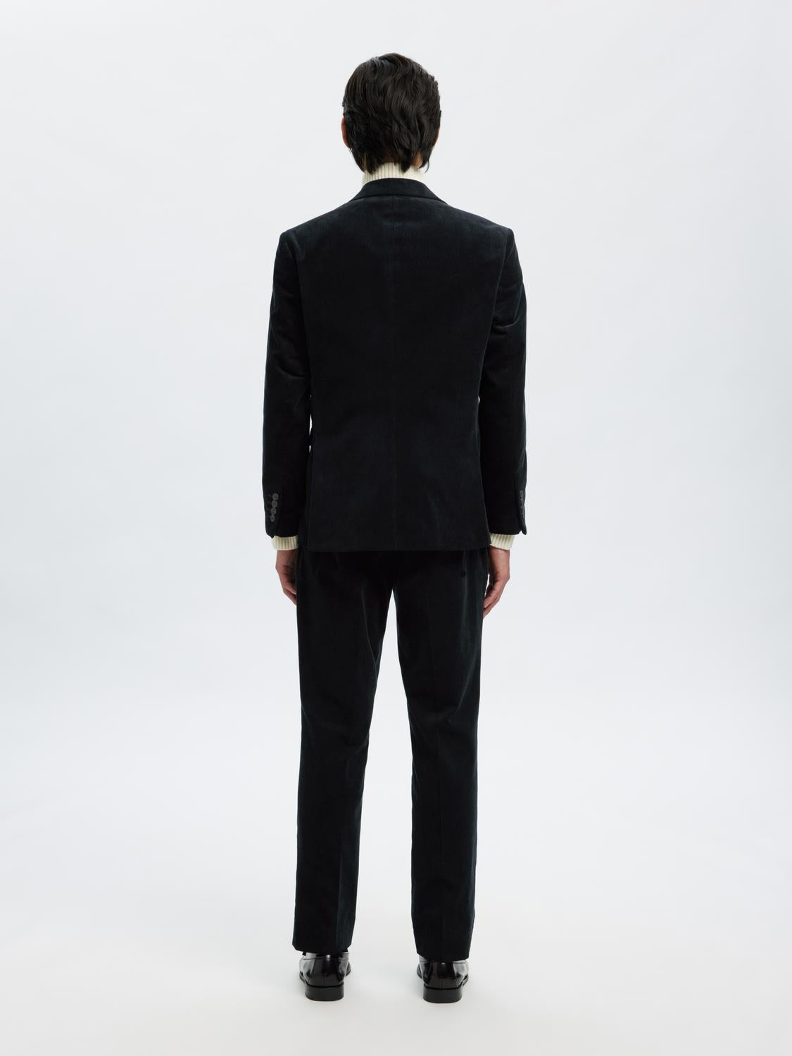 model_shot-back