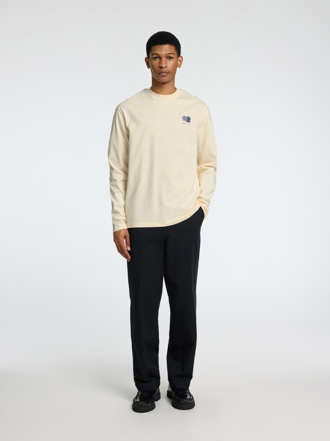 model_shot-front_full