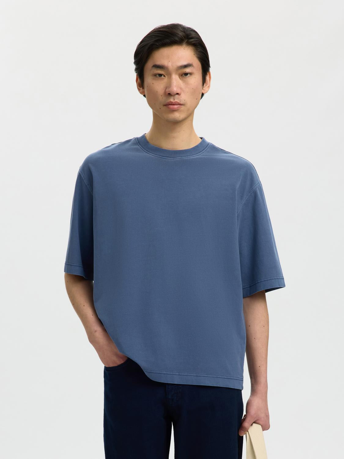 model_shot-front