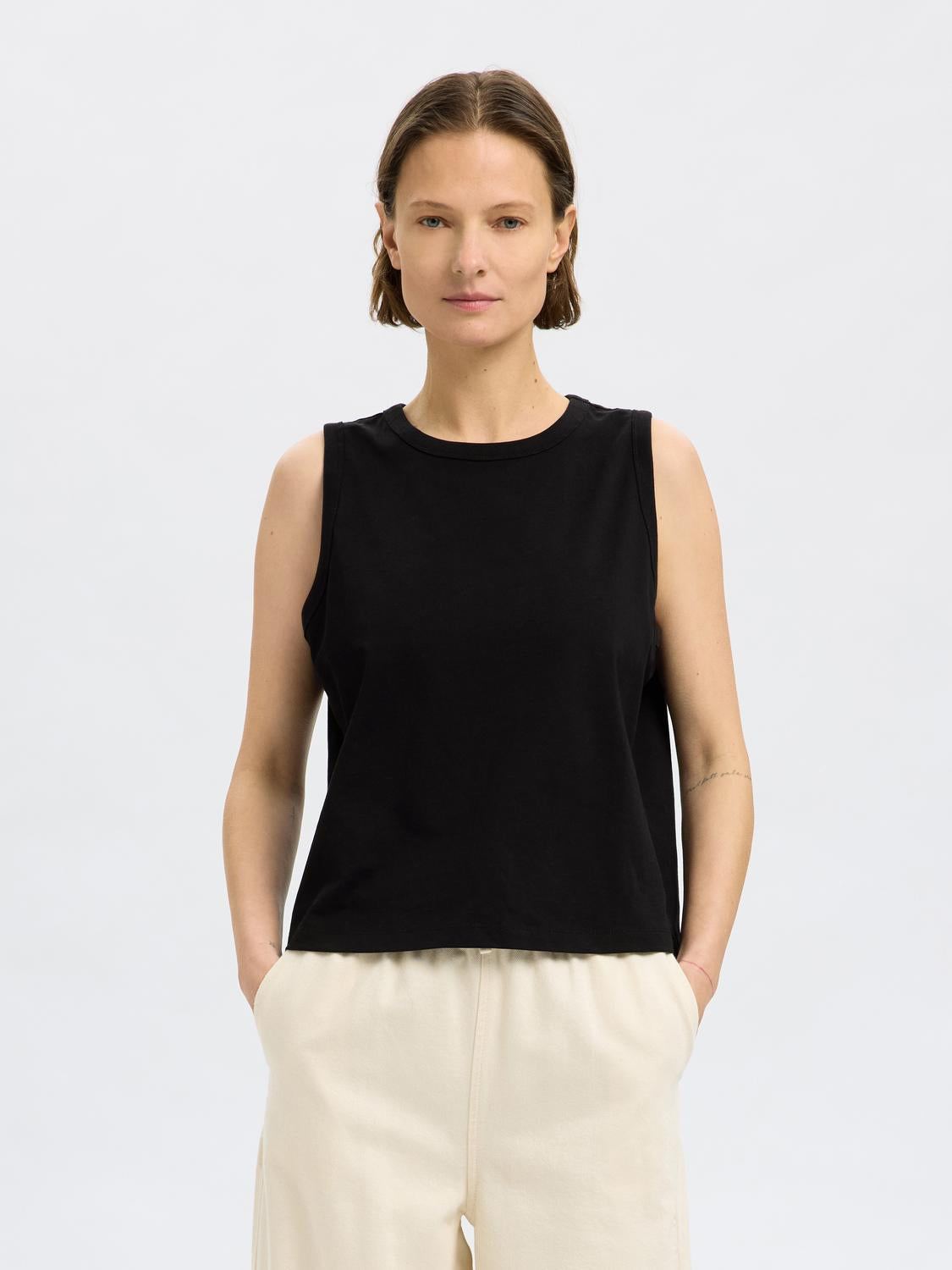 model_shot-front