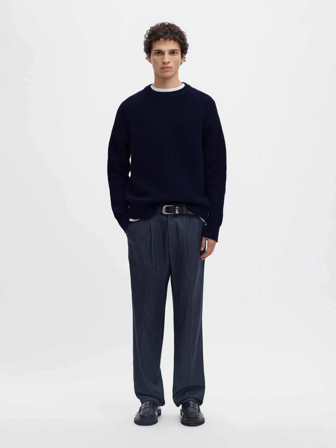 model_shot-front_full
