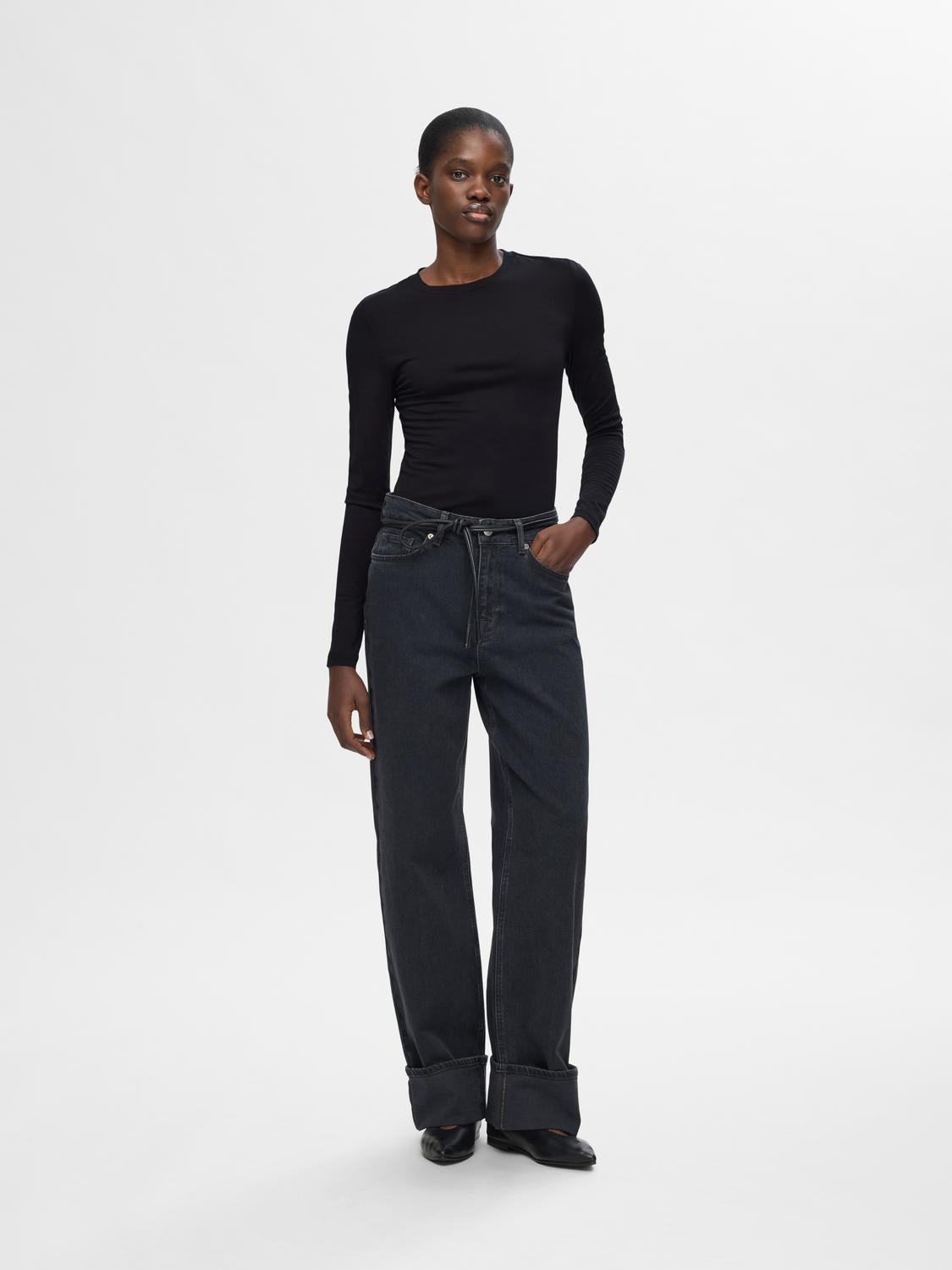 model_shot-front_full