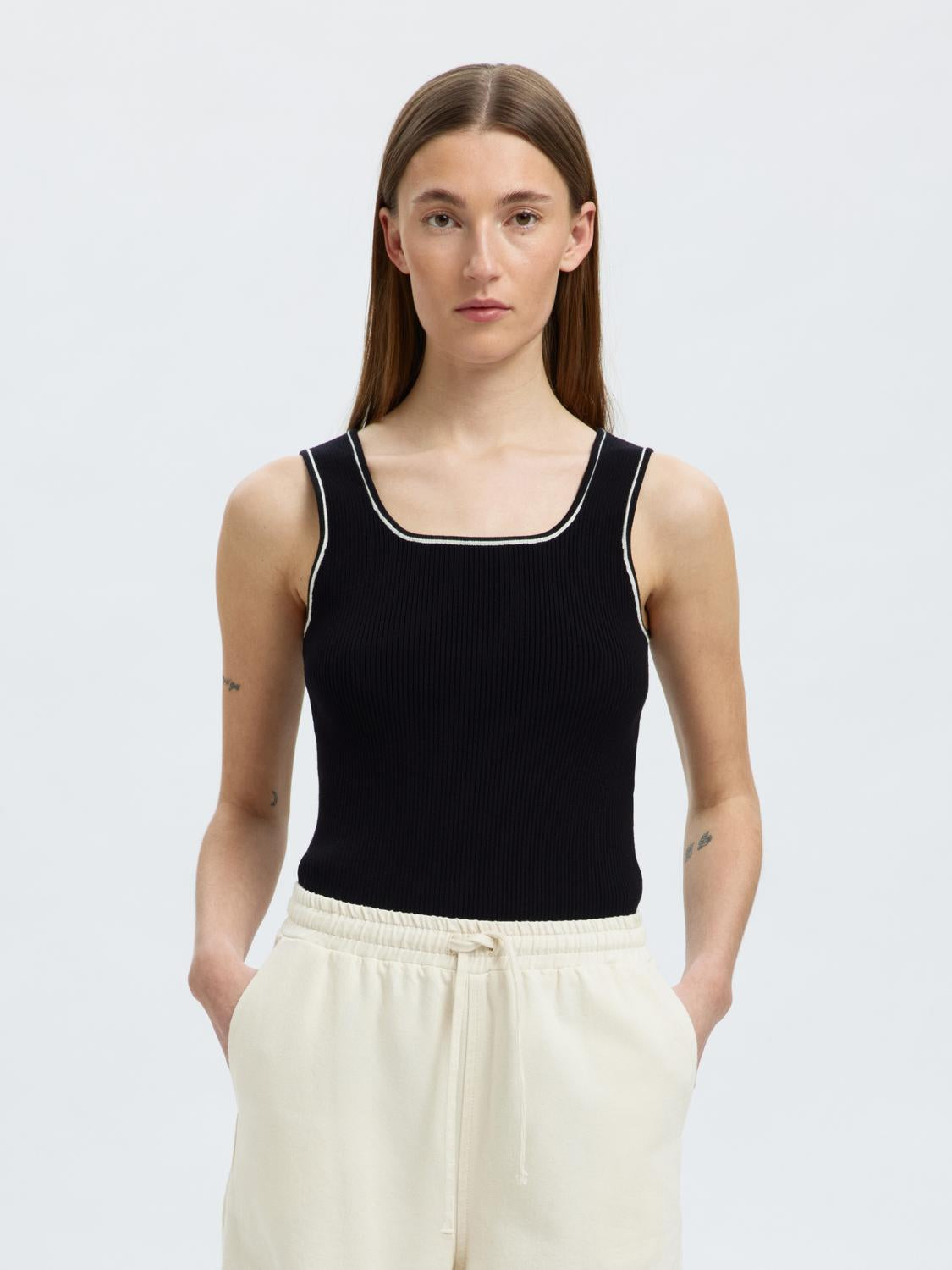 model_shot-front