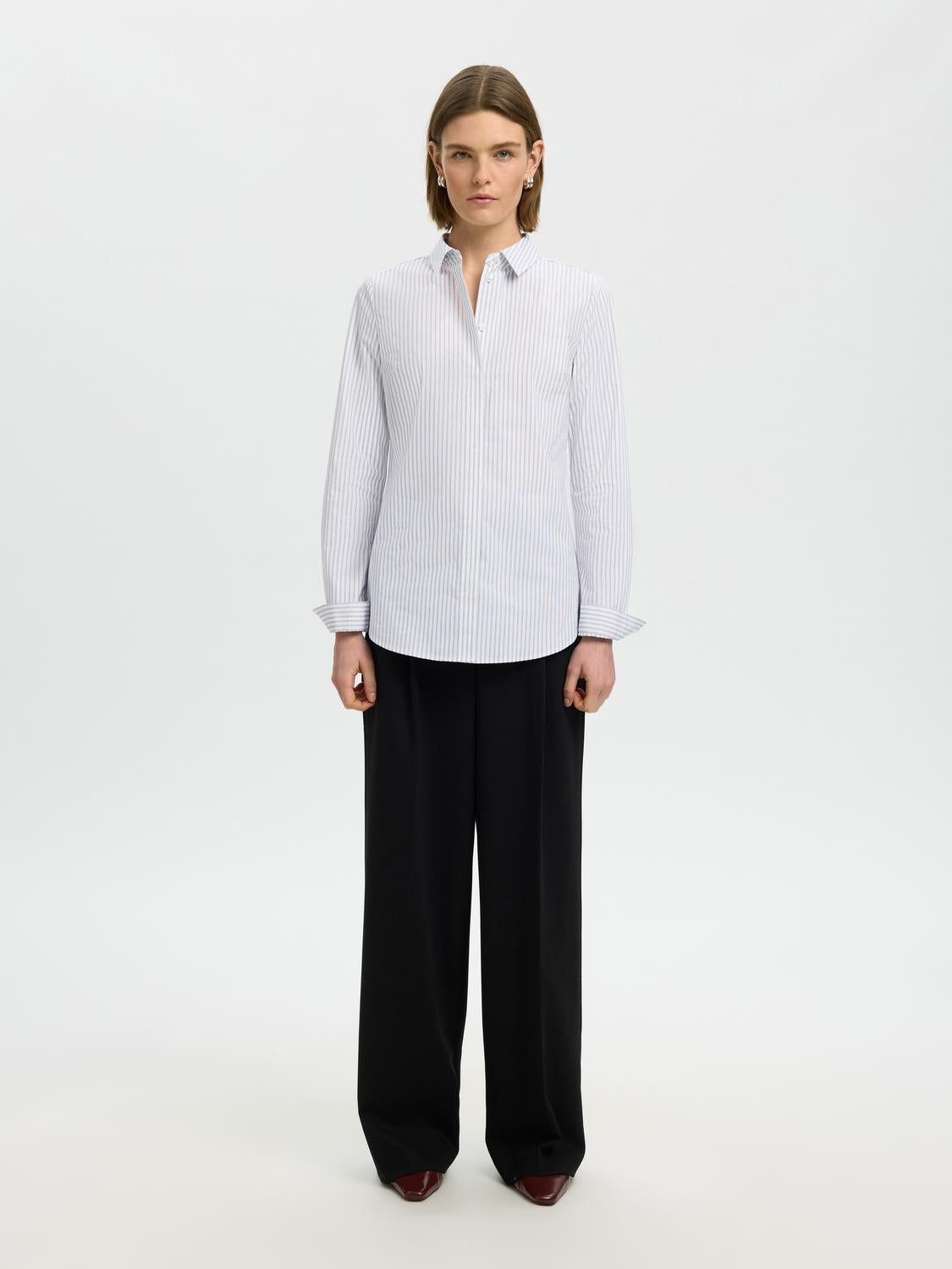 model_shot-front_full