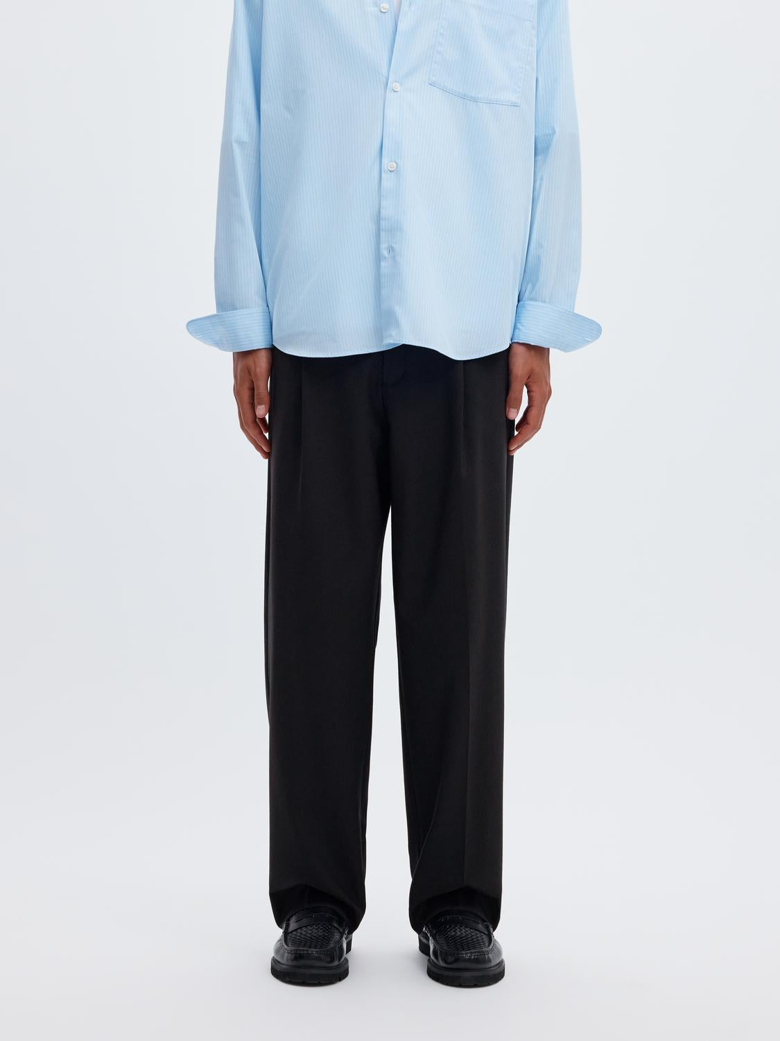 model_shot-front