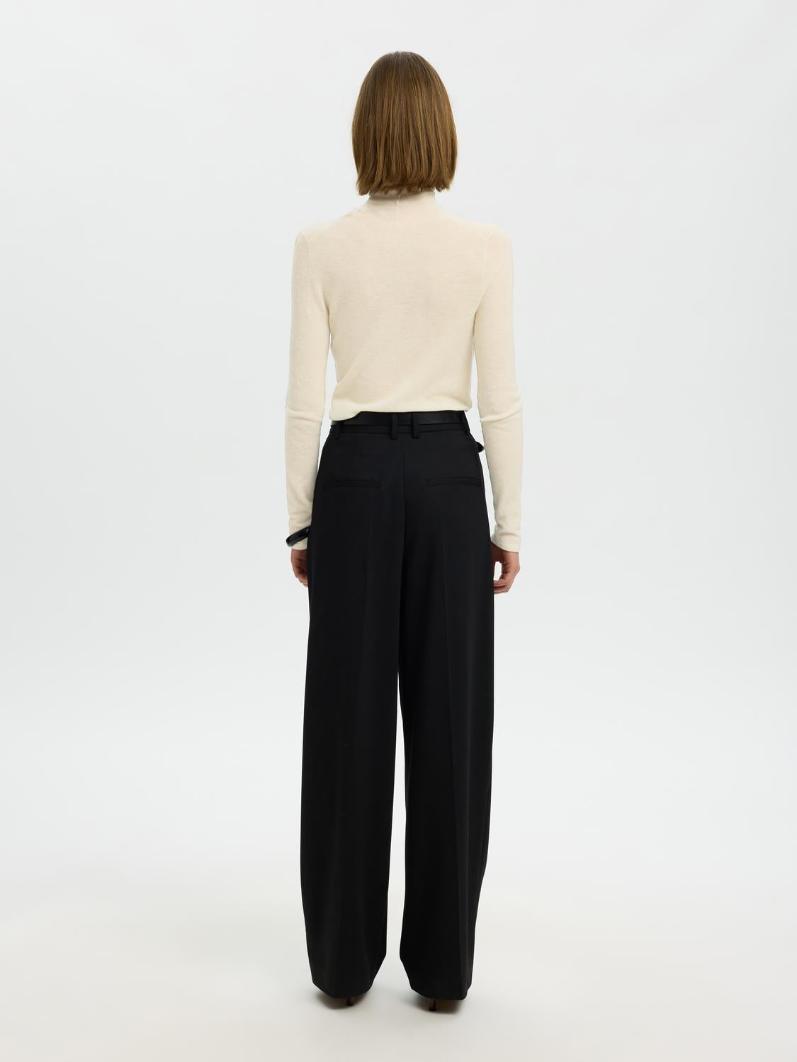 model_shot-back