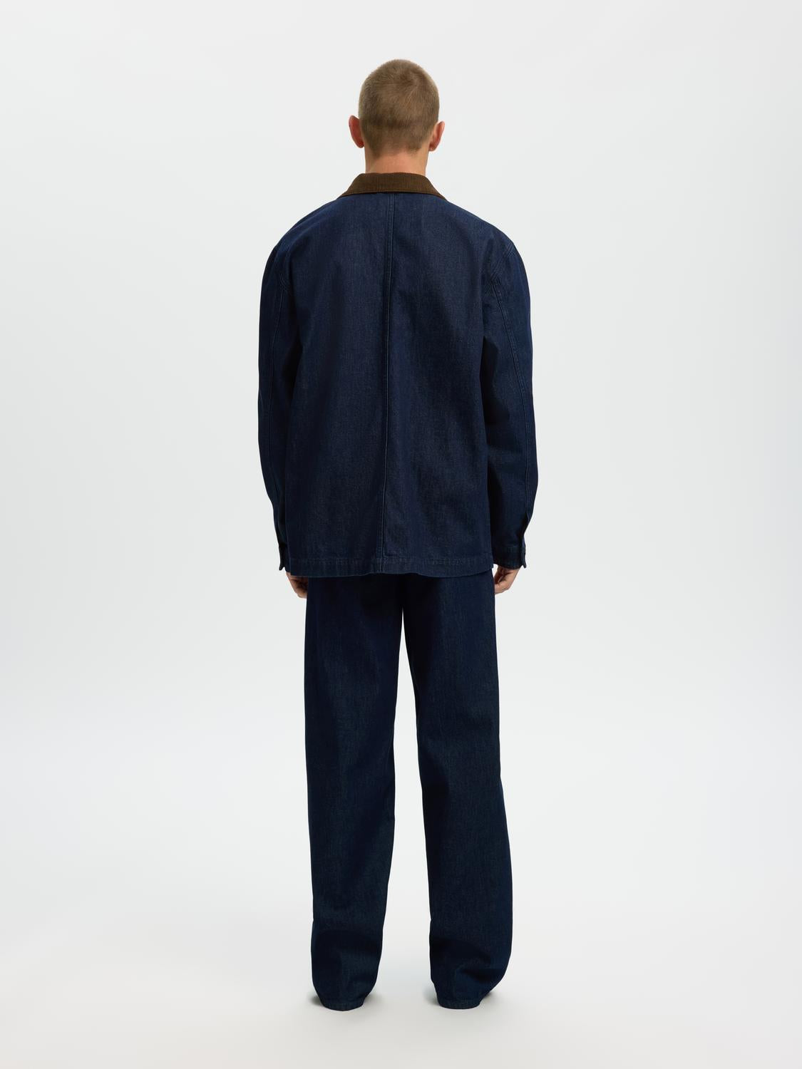 model_shot-back