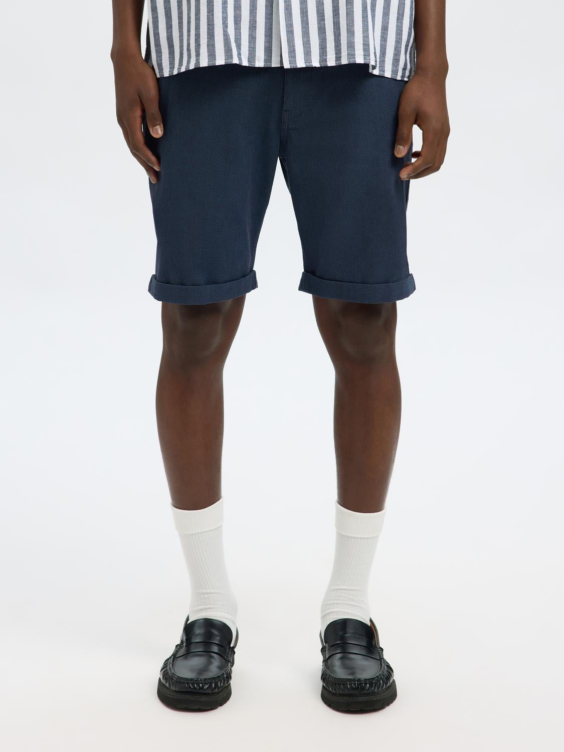 model_shot-front