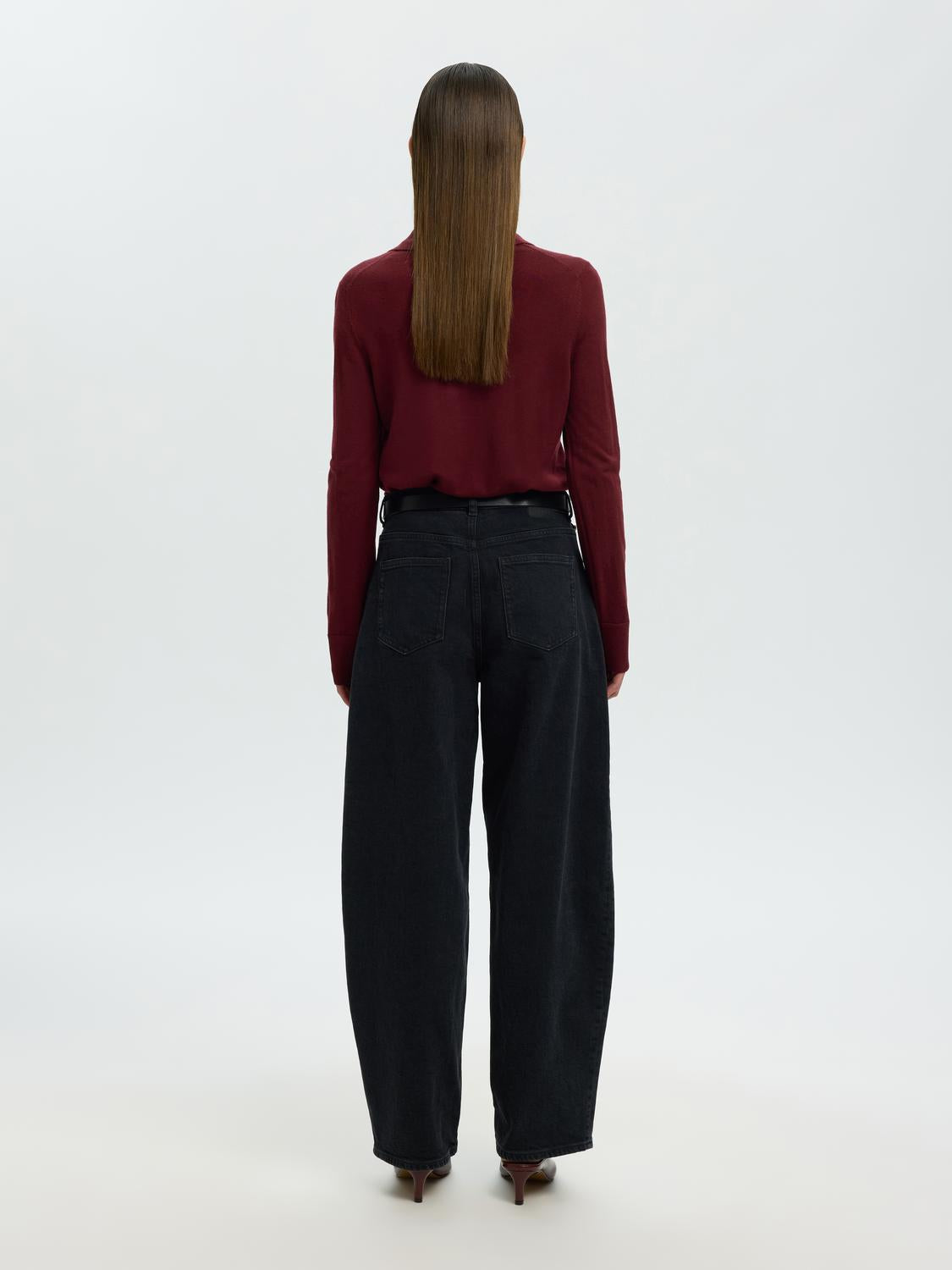 model_shot-back