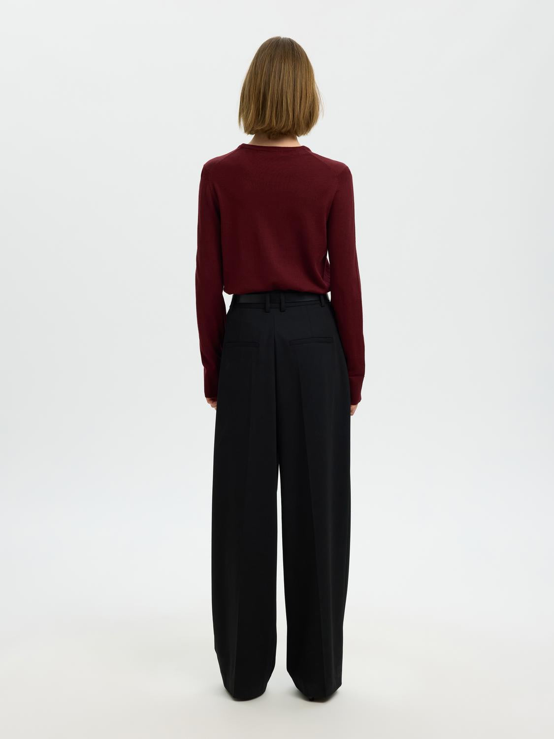 model_shot-back