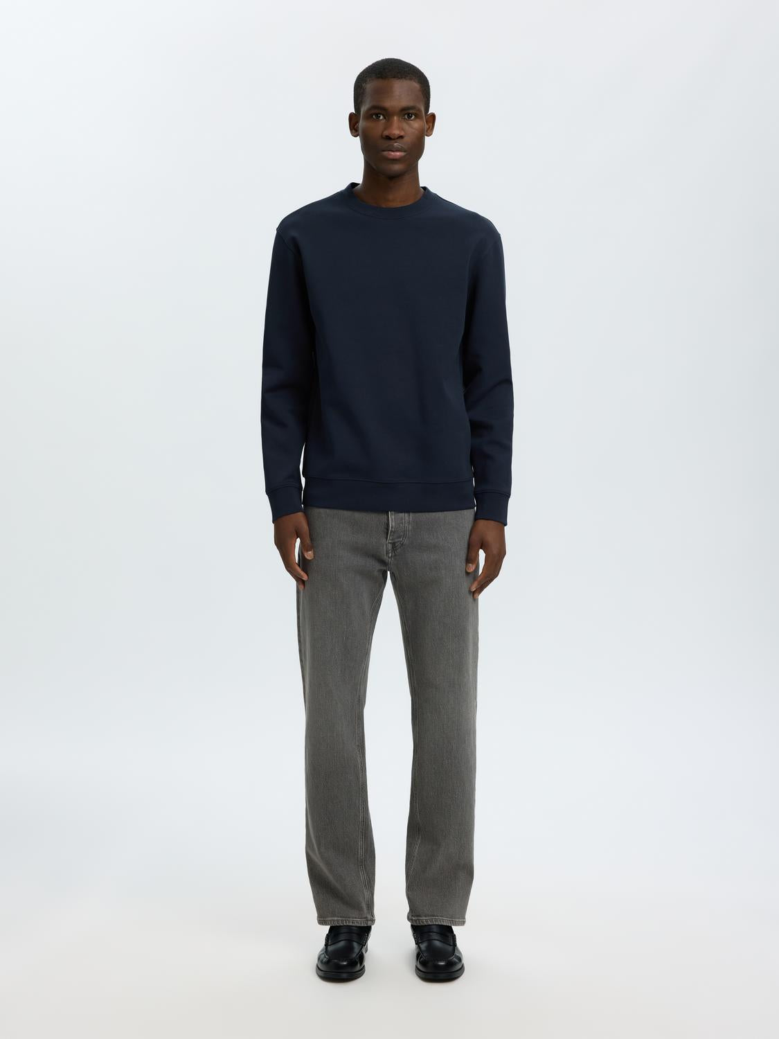 model_shot-front_full