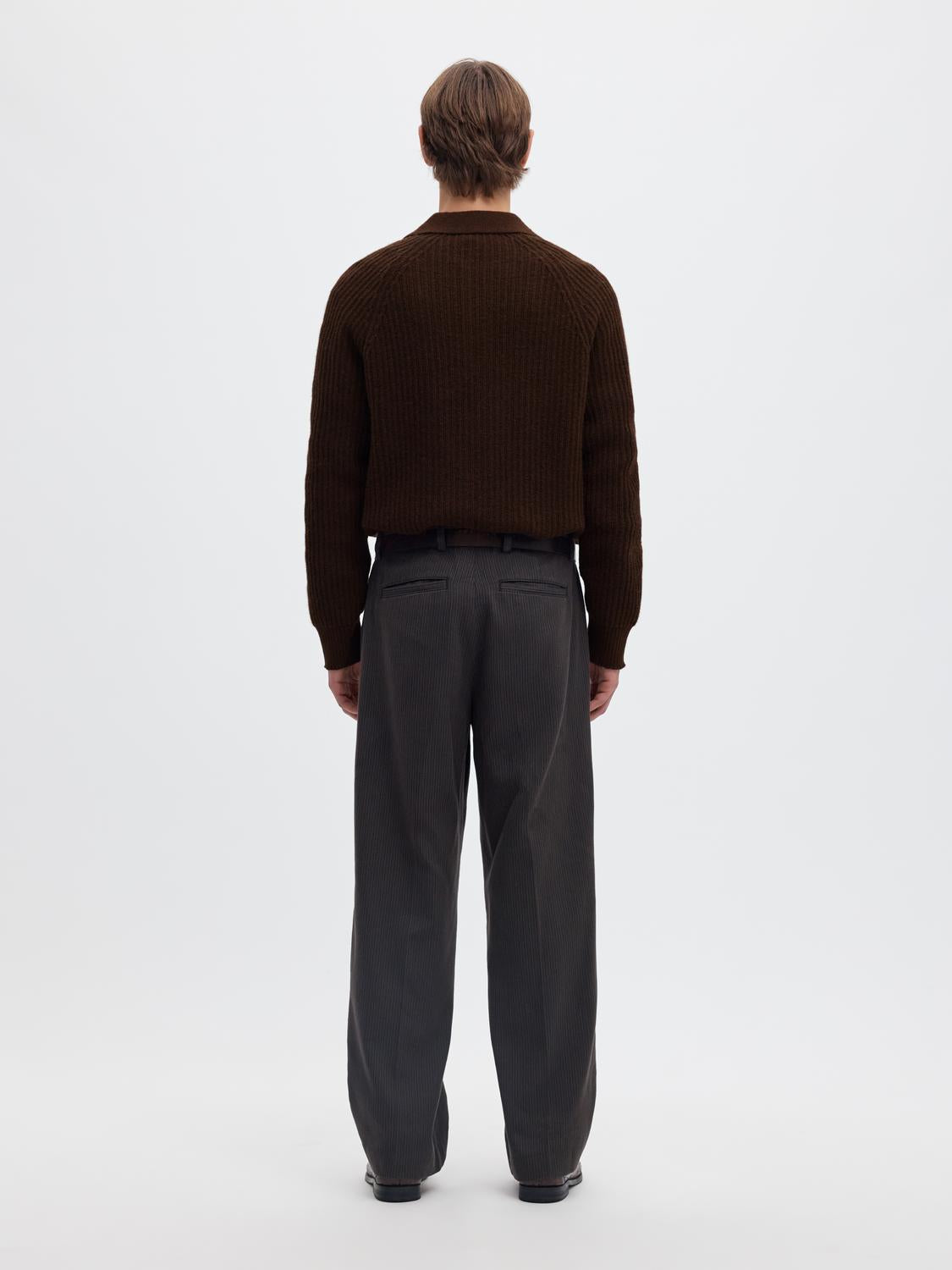 model_shot-back