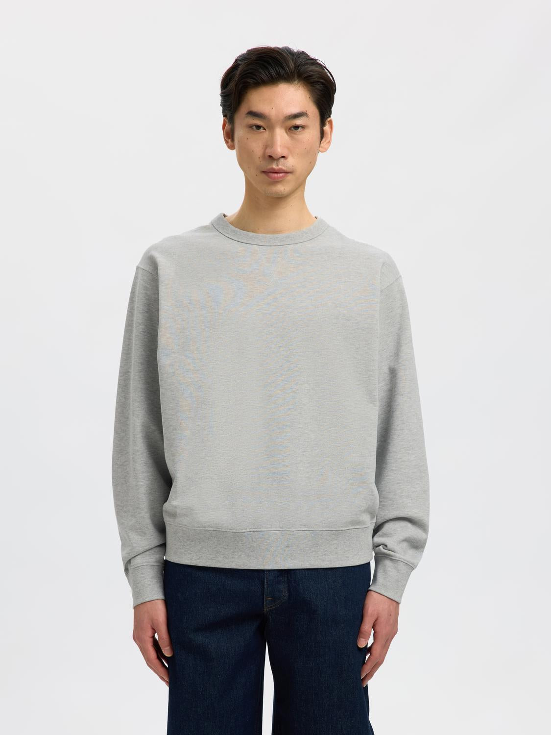 model_shot-front