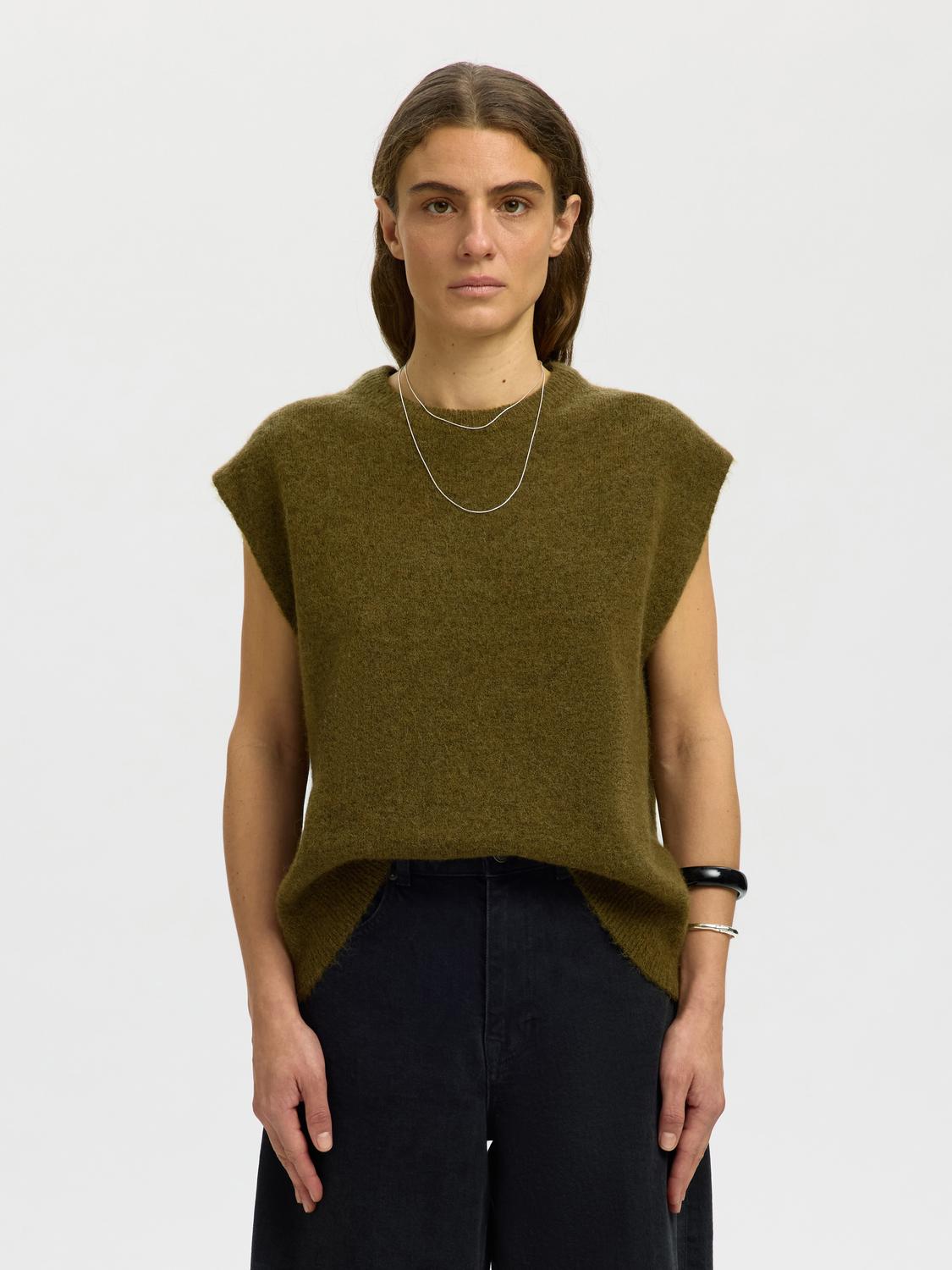 model_shot-front