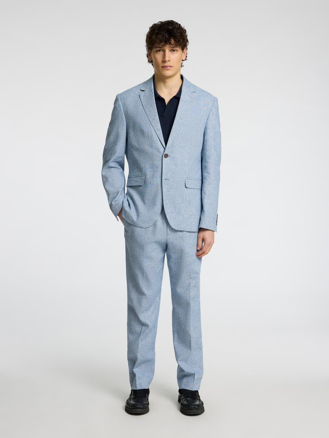 model_shot-front_full