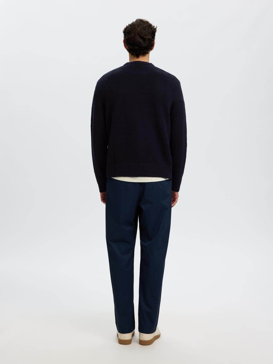 model_shot-back