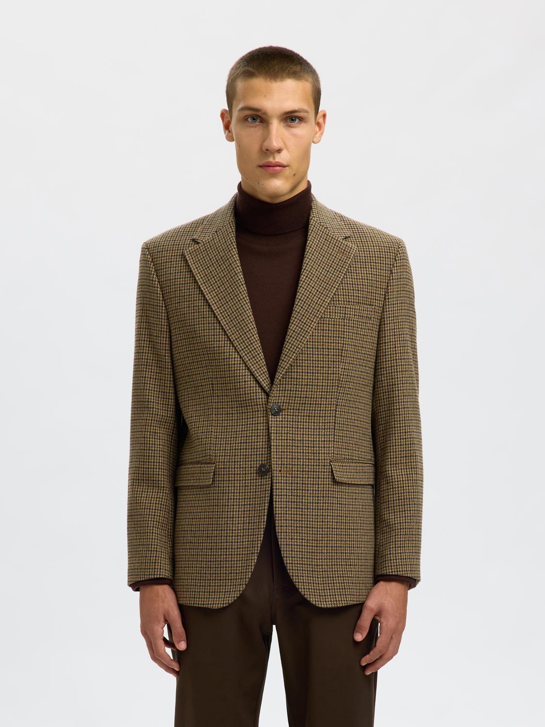 model_shot-front