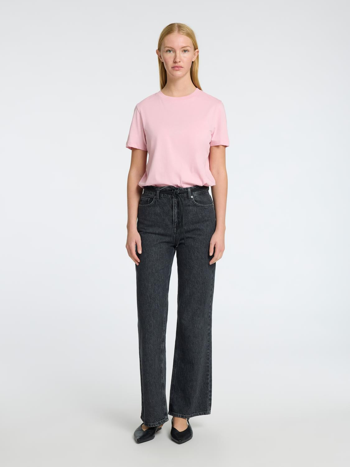 model_shot-front_full