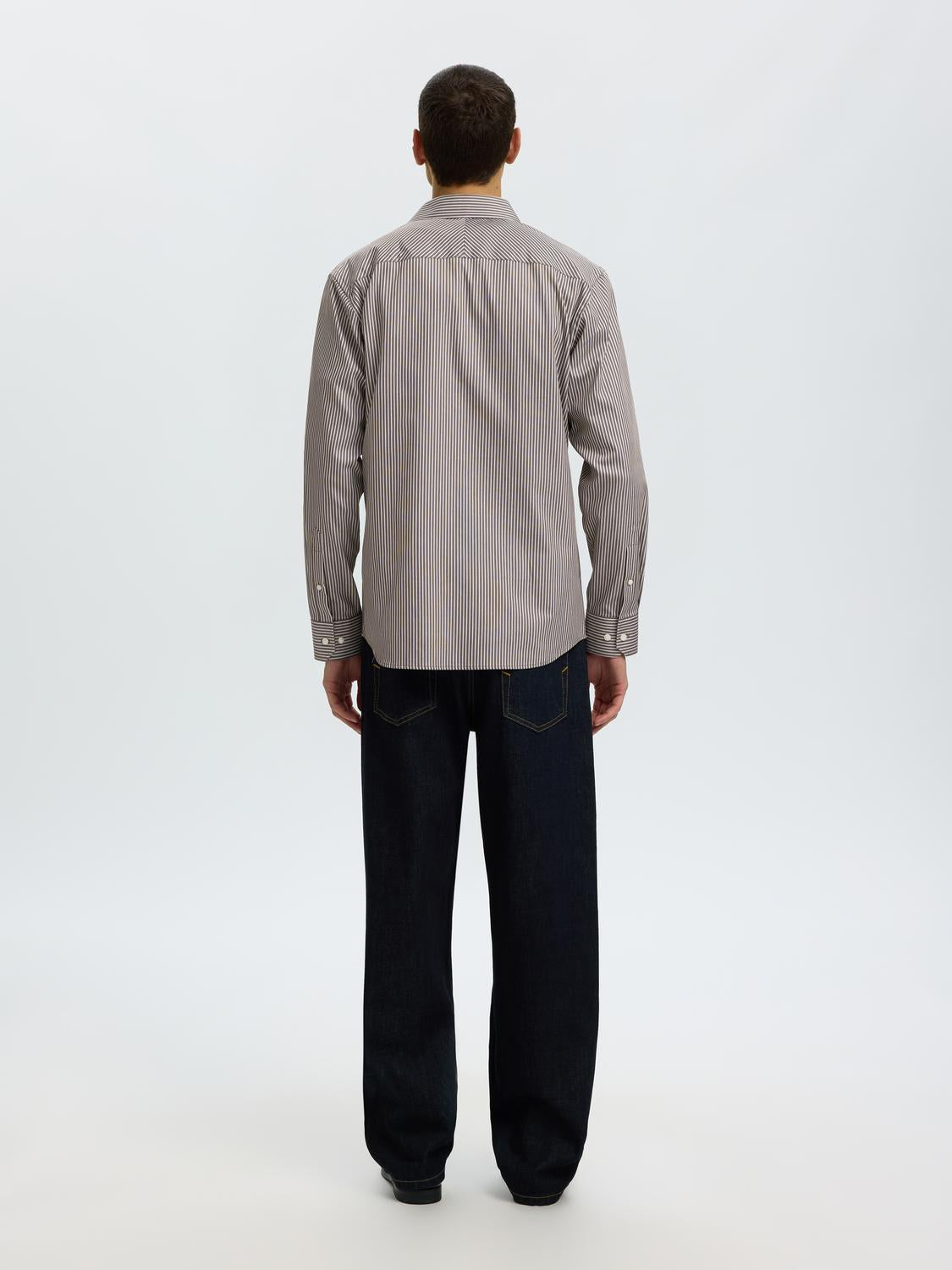 model_shot-back