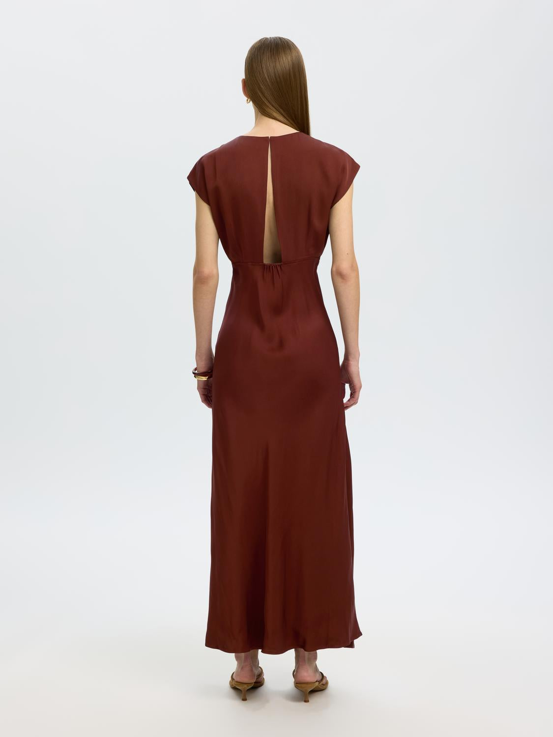 model_shot-back