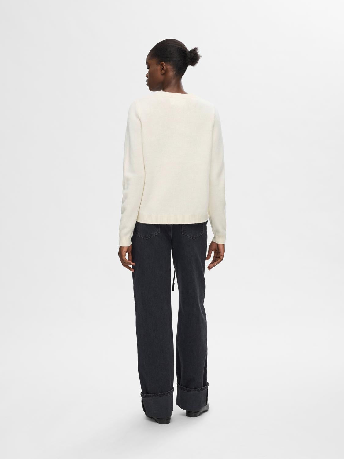 model_shot-back
