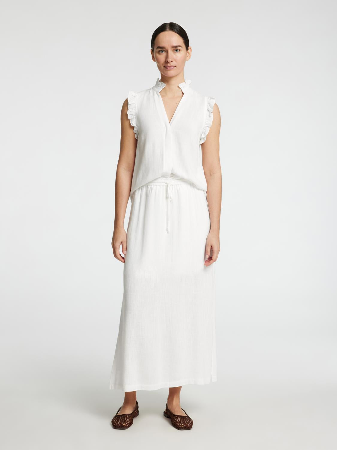 model_shot-front_full