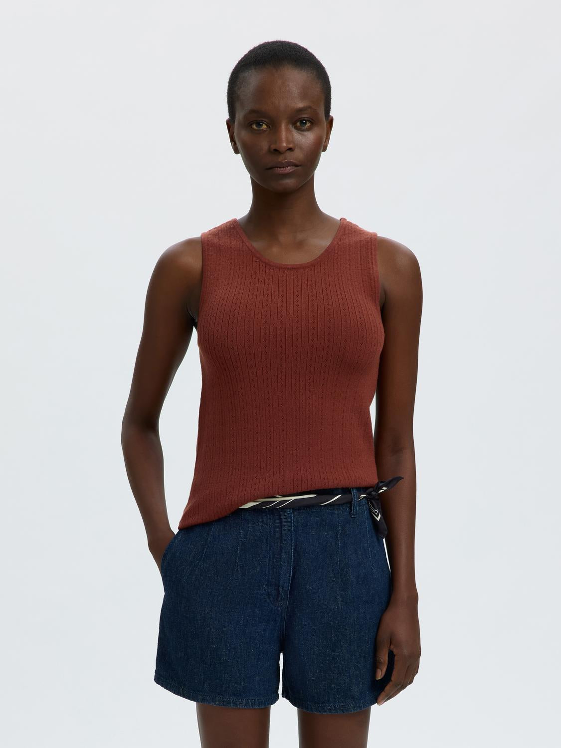 model_shot-front