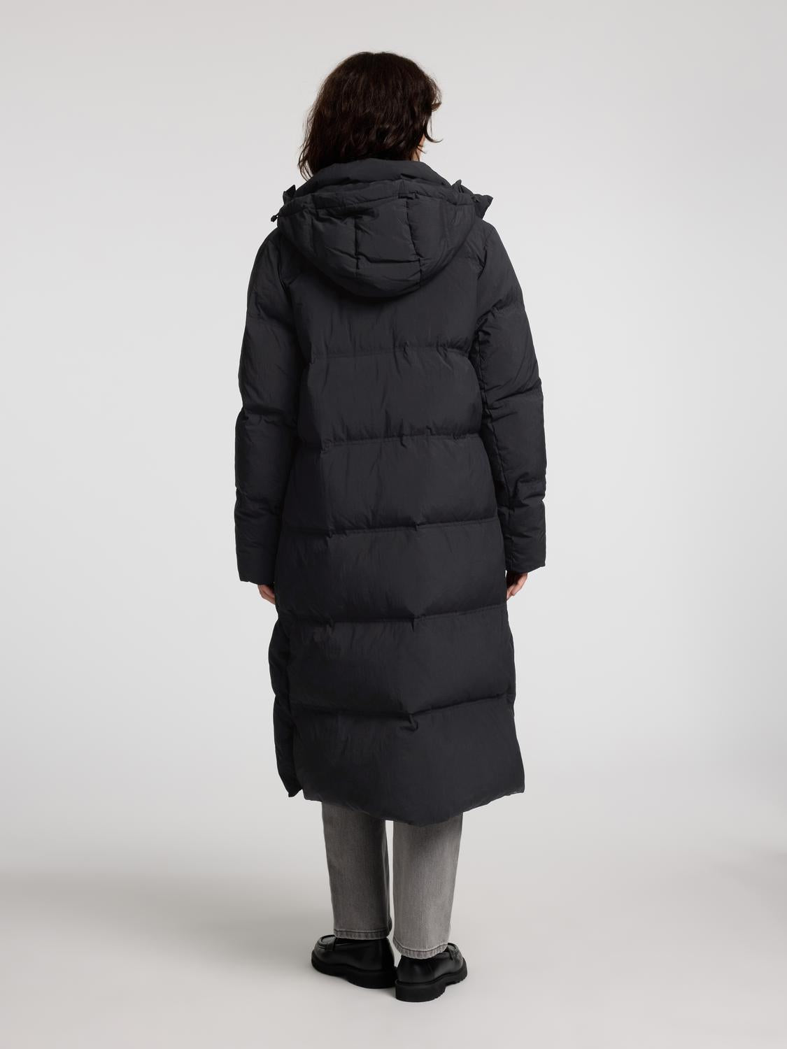 model_shot-back