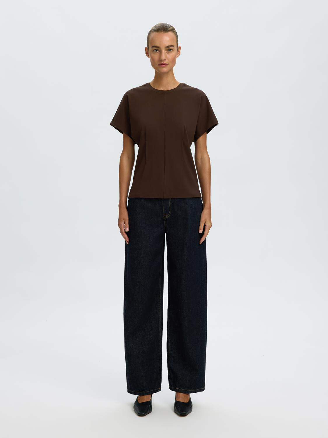 model_shot-front_full