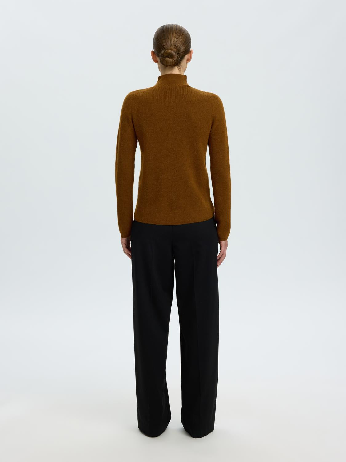 model_shot-back