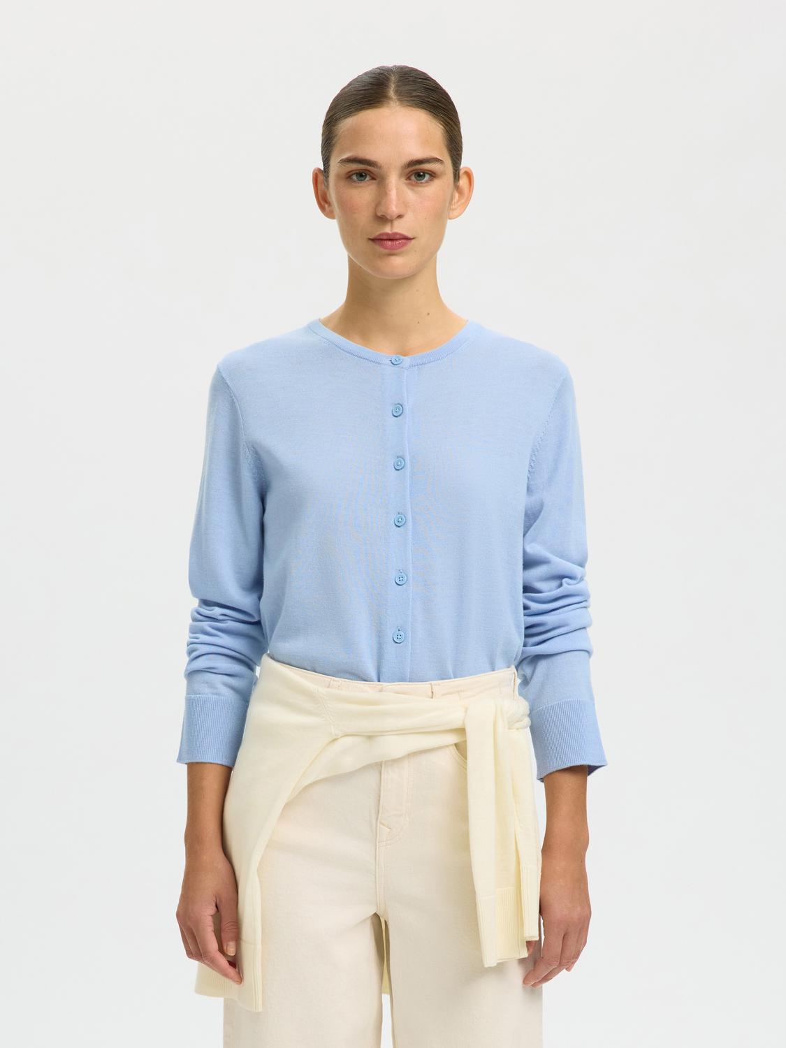 model_shot-front