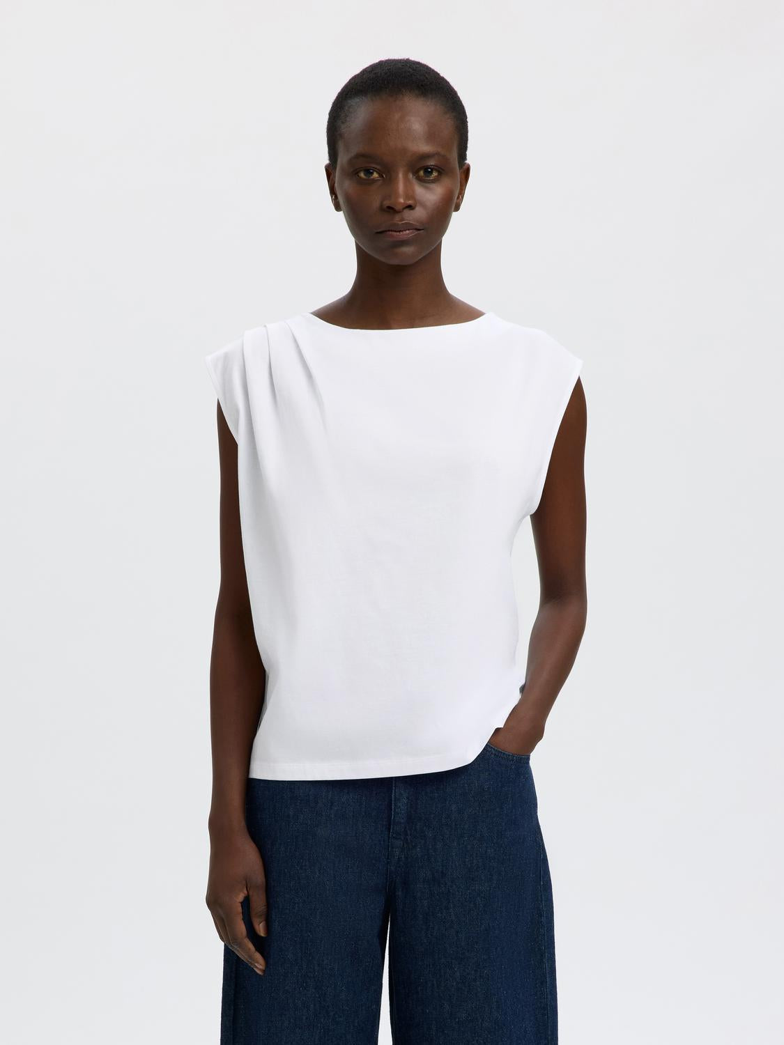 model_shot-front