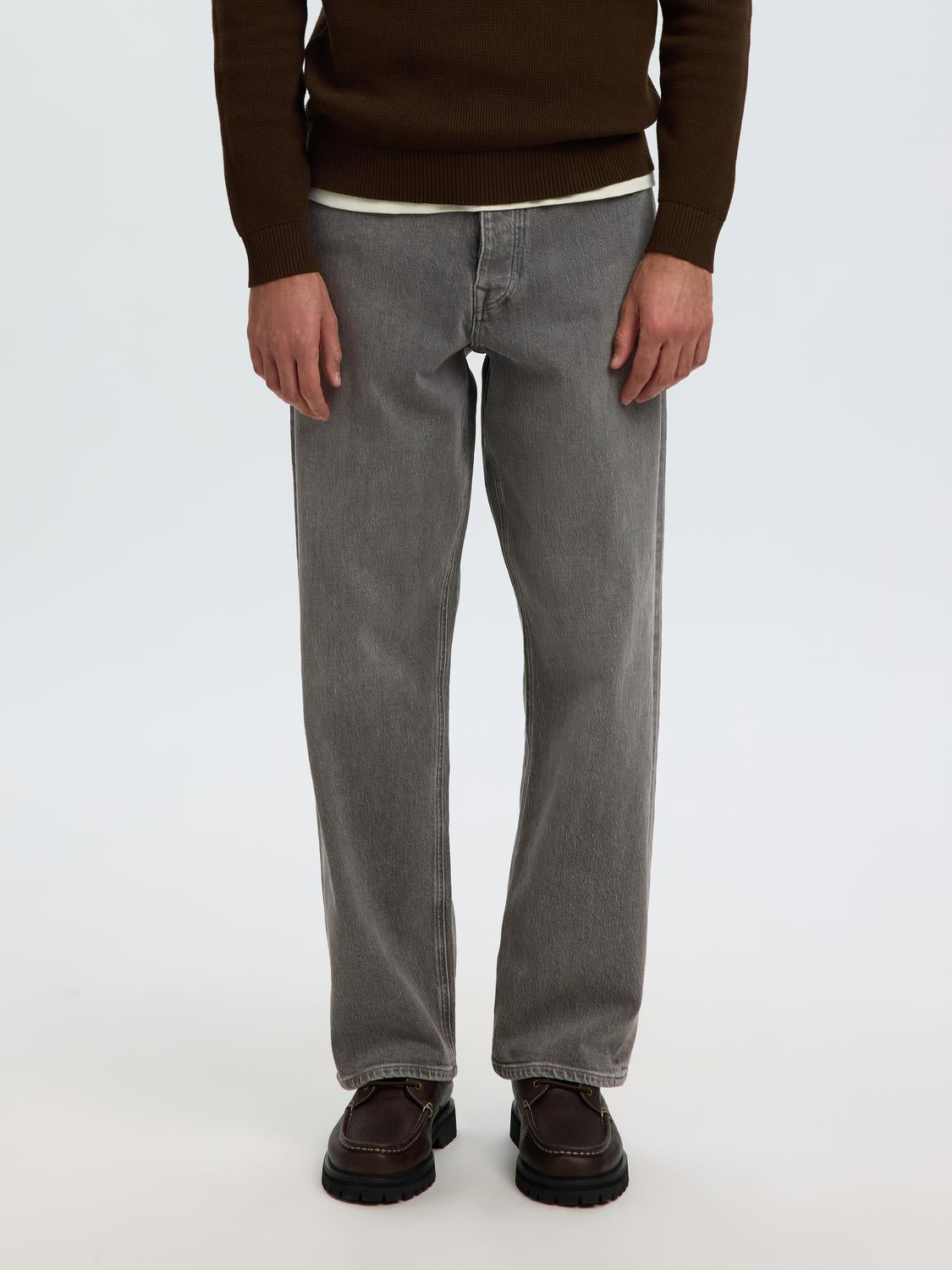 model_shot-front