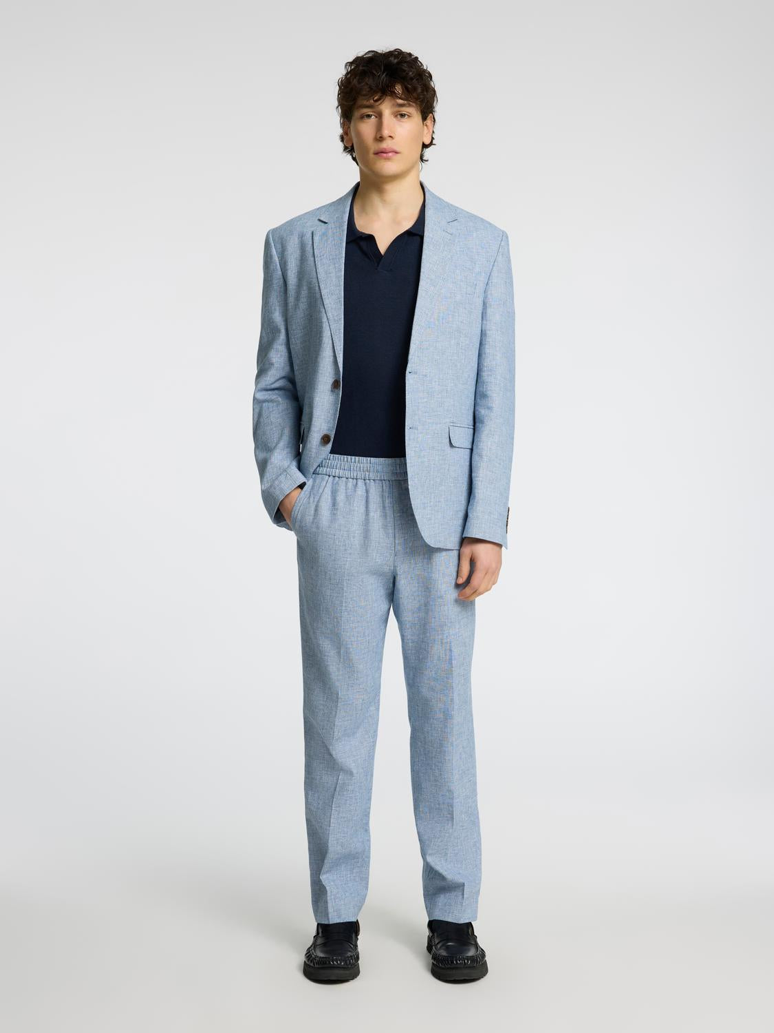 model_shot-front_full