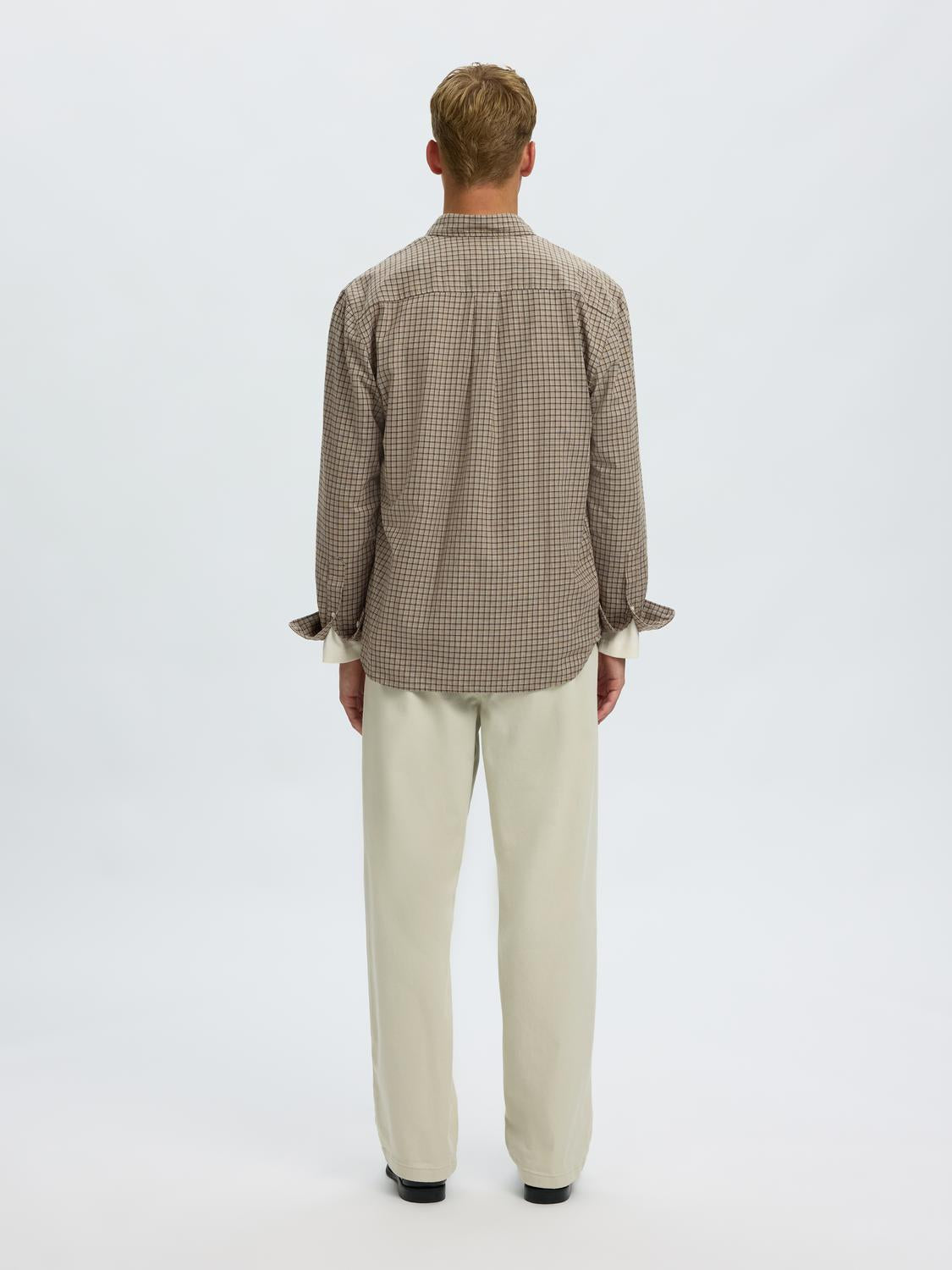 model_shot-back