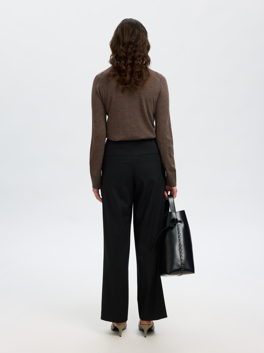 model_shot-back