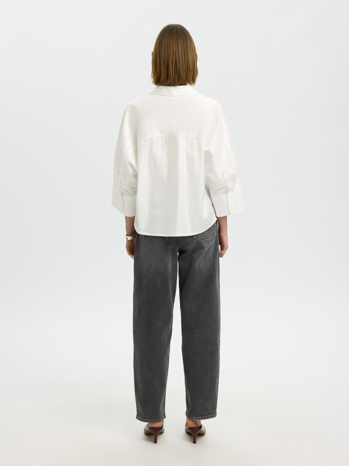model_shot-back